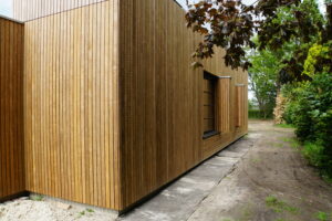 Nieuwbouw met houten buitenkant