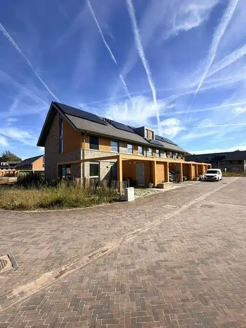 Duurzame hoekwoning in eigentijdse woonwijk Almere