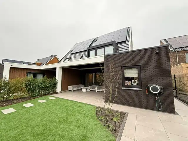 Nieuwbouwproject 2-onder-1-kap in Urk met fundering op palen en kalkzandsteenwande