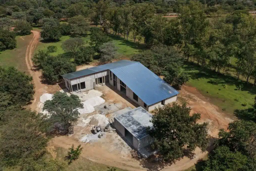 Drone-opname villa in bouwfase Lusaka Zambia, constructieberekening en werktekeningen door Subhan ingenieursbureau.